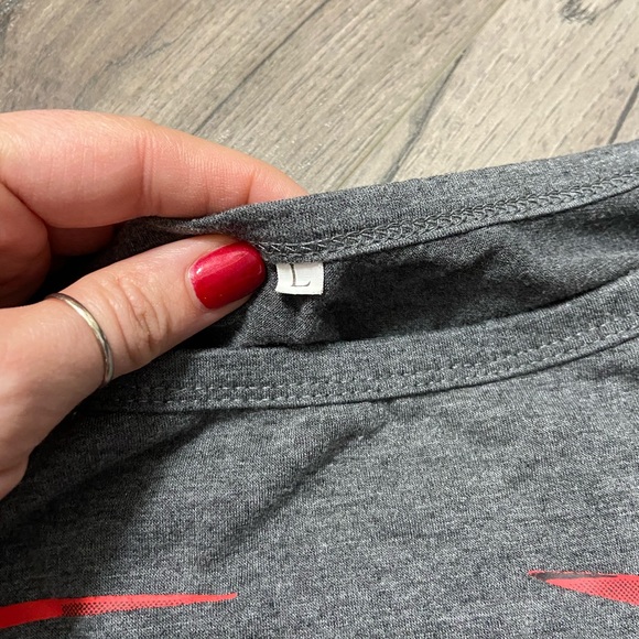 Women’s Large Christmas shirt - Picture 2 of 4